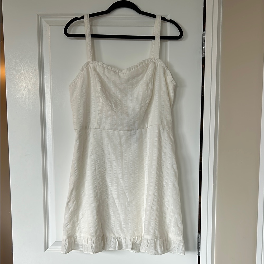 White Sleveless Dress